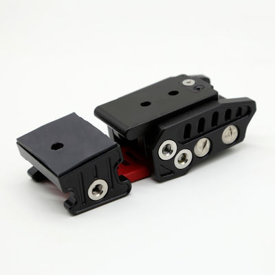 Βελτιώστε τις επιδόσεις του Jeep Wrangler JK 07 Off-Road με το Black Red Hood Lock Kit