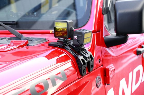 Προσαρμόσιμα λαμπερά στηρίγματα για το Jeep Wrangler