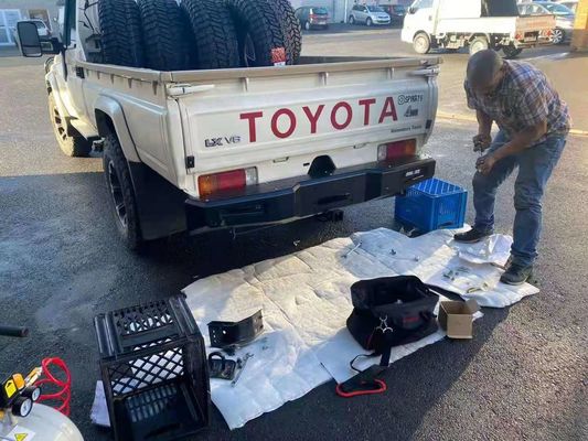Τόιοτα LC79 πίσω προφυλακτήρας με ελαστικό φορητή Jerrycan Holder Winch Bull Bar μπροστινό προφυλακτήρα