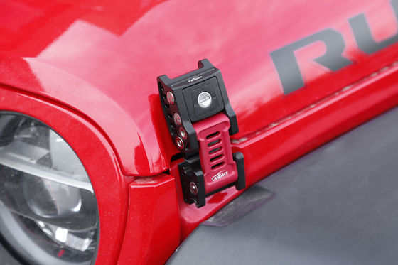 Βελτιώστε τις επιδόσεις του Jeep Wrangler JK 07 Off-Road με το Black Red Hood Lock Kit