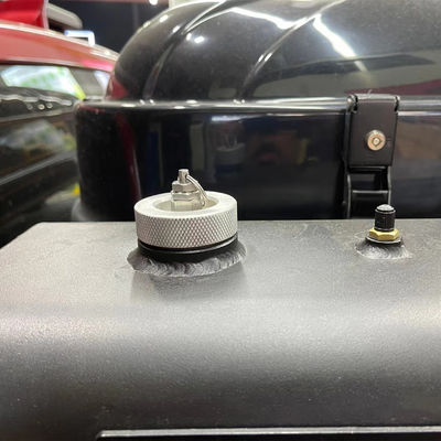 Μαύρη 4WD Υπεπιταγμένη οροφή αυτοκινήτου Off-Road Camping Shower Υδροδοχείο με χωρητικότητα 20L